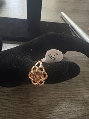 Gold-Tone Flower Halo Costume Ring with Champagne Stone - Size 7